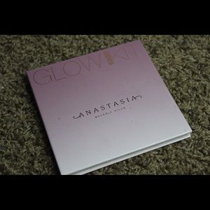 Anastasia Beverly Hills glow kit